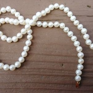 Pearl saltwater necklace with 10k gold clasp